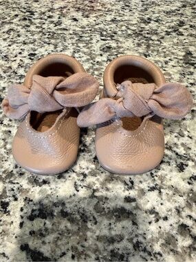 Freshly Picked Baby Girl Beige Blush Linen Bow Leather Moccasins
